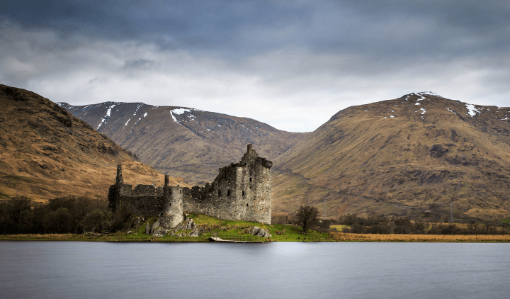 Vista del Castillo de Kilchurn en Escocia
