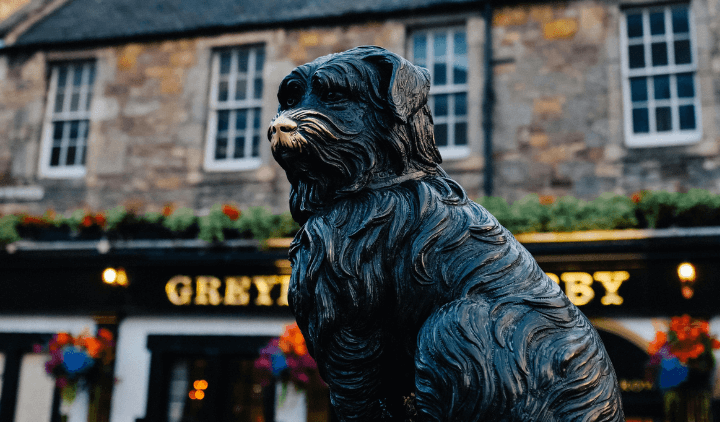 Imagen de la estatua de Greyfriars Bobby en Edimburgo