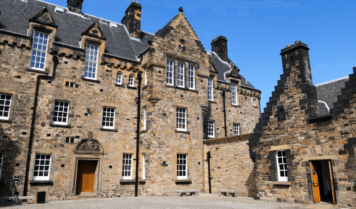 Fachada del castillo de Edimburgo en Escocia