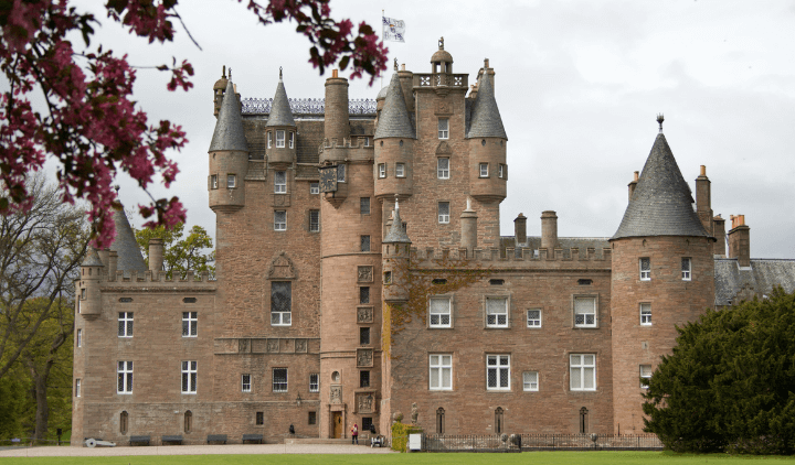 Vista del Castillo de Glamis en Escocia