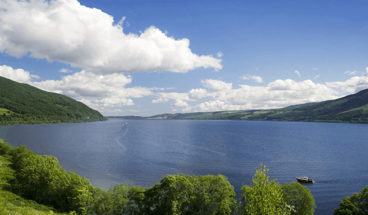 Vista del Lago Ness en Escocia
