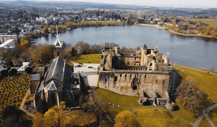 Vista aérea del Palacio de Linlithgow en Escocia