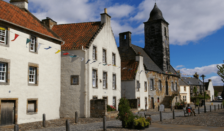 Casas del pueblo de Culross en Escocia