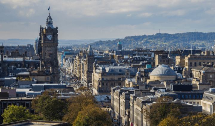 Vista de Edimburgo desde un rooftops