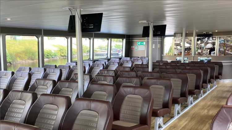 Interior del crucero por el Lago Ness en Fort Augustus