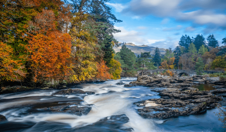 Cascadas Dochart en Killin, Escocia